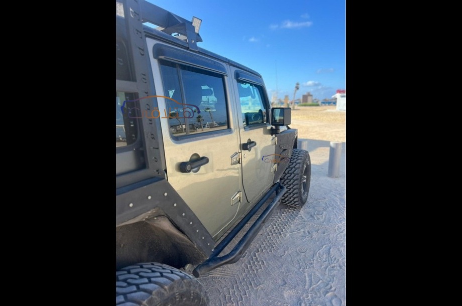 Wrangler Jeep ذهبي