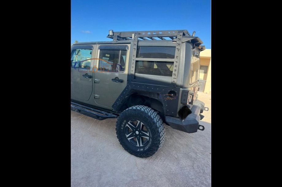Wrangler Jeep ذهبي
