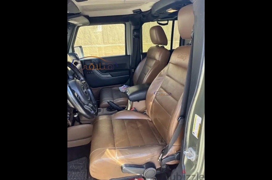 Wrangler Jeep ذهبي