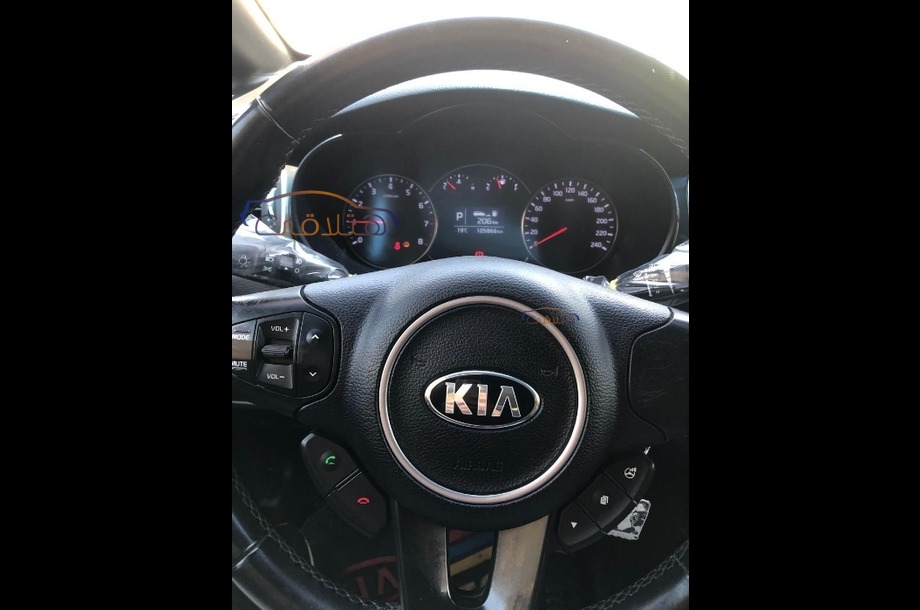 Carens Kia أسود