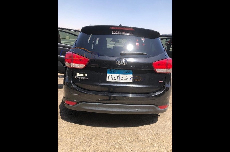 Carens Kia أسود