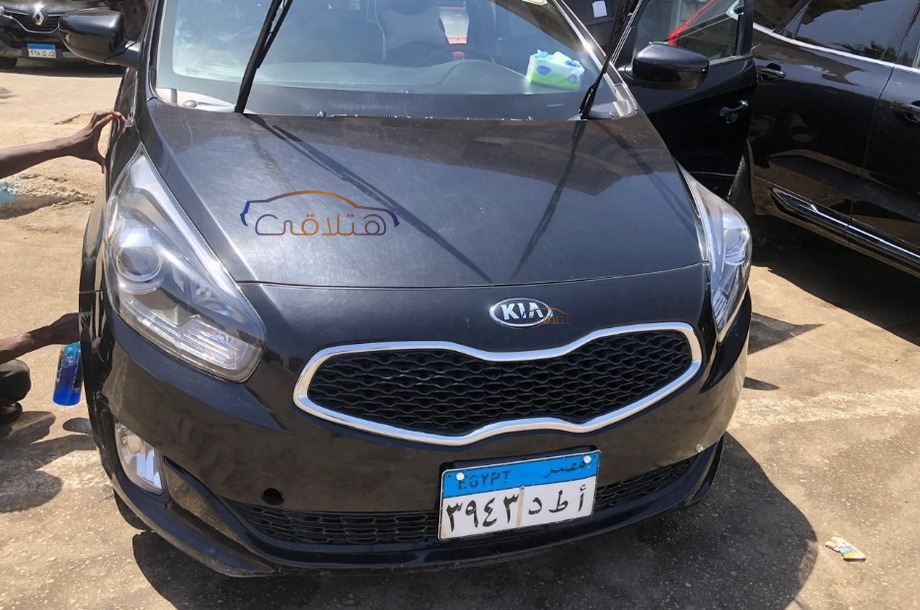 Carens Kia أسود