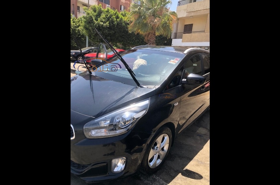 Carens Kia أسود