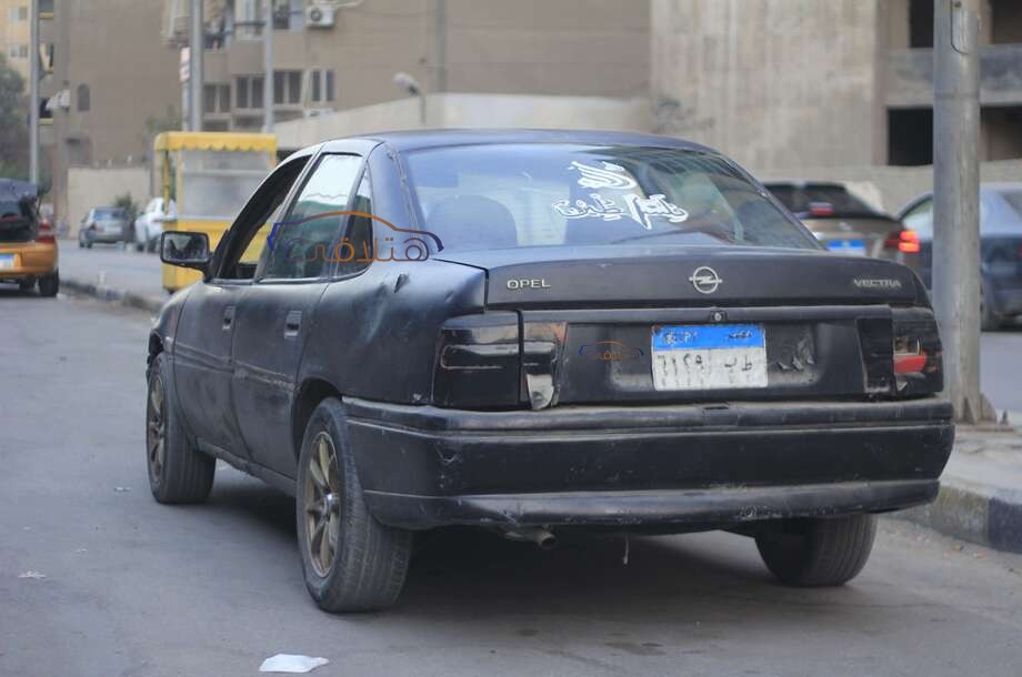 Vectra Opel أسود