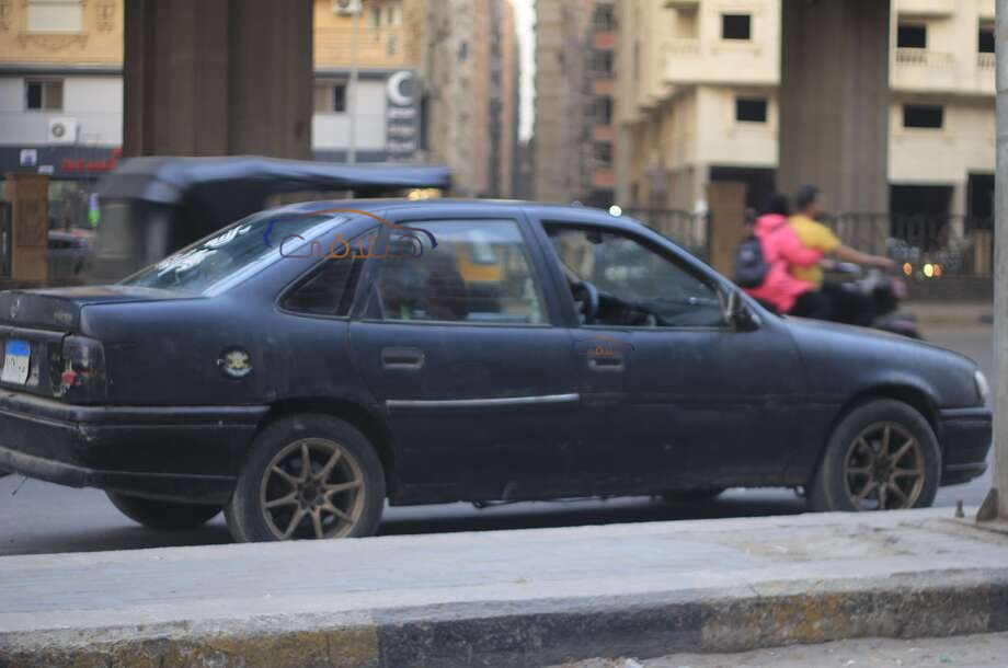 Vectra Opel أسود