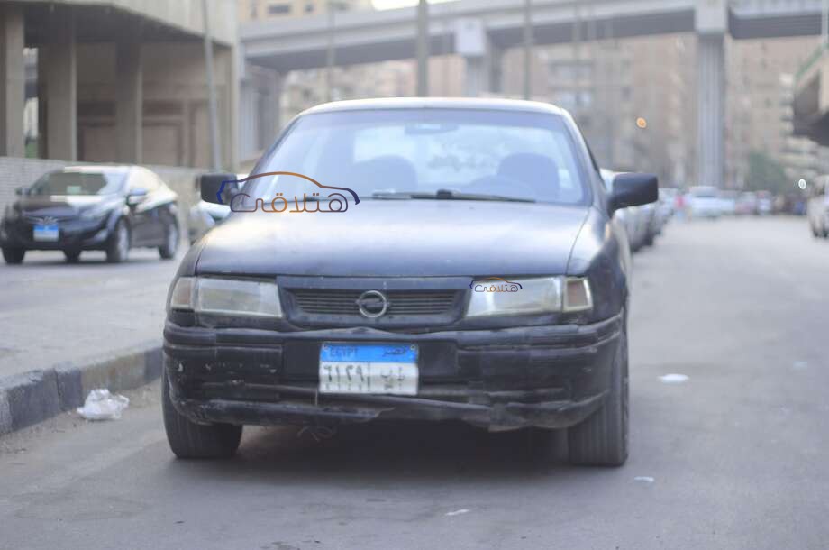 Vectra Opel أسود