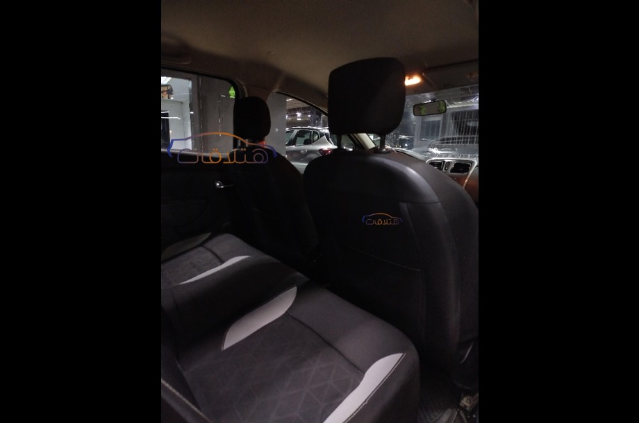 Sandero Step Way Renault فضي