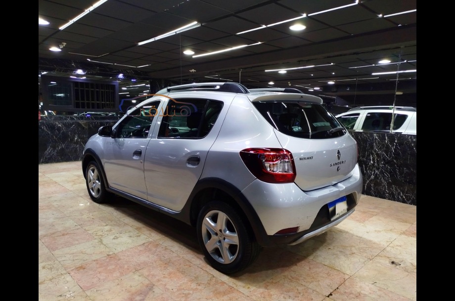 Sandero Step Way Renault فضي