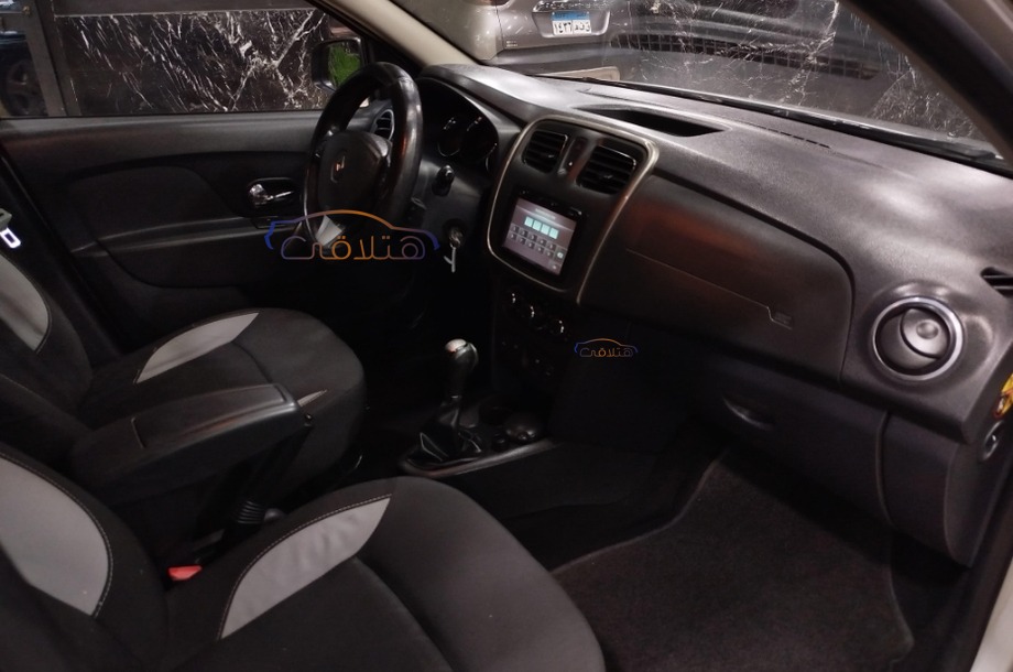 Sandero Step Way Renault فضي