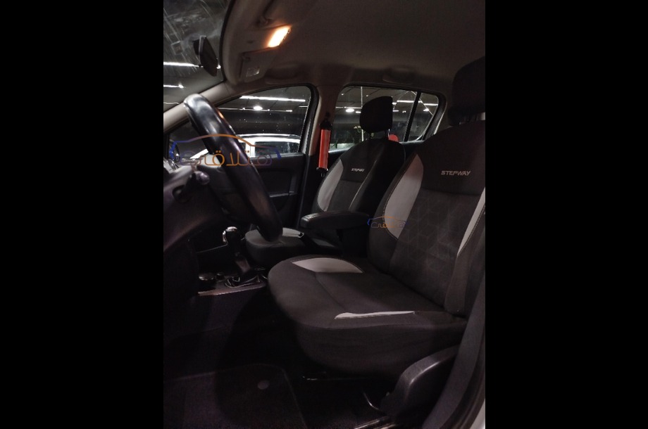 Sandero Step Way Renault فضي