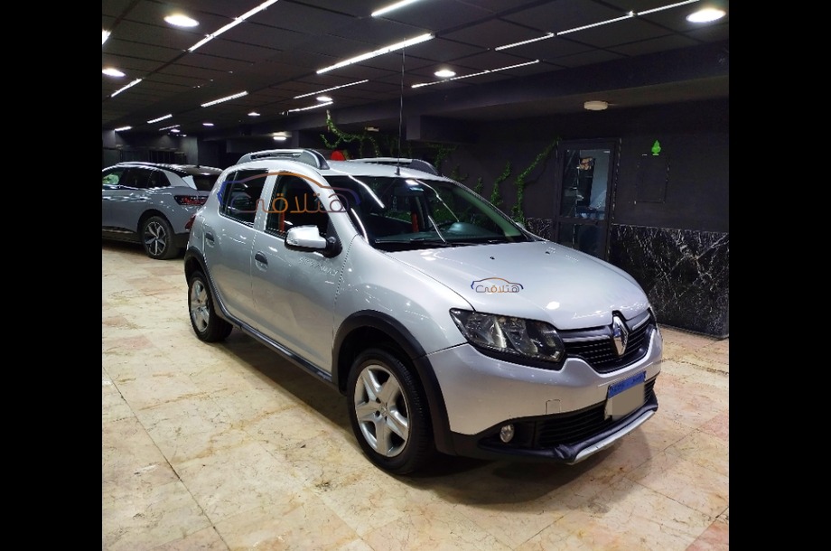 Sandero Step Way Renault فضي