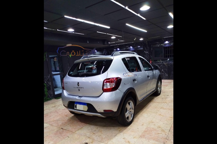 Sandero Step Way Renault فضي