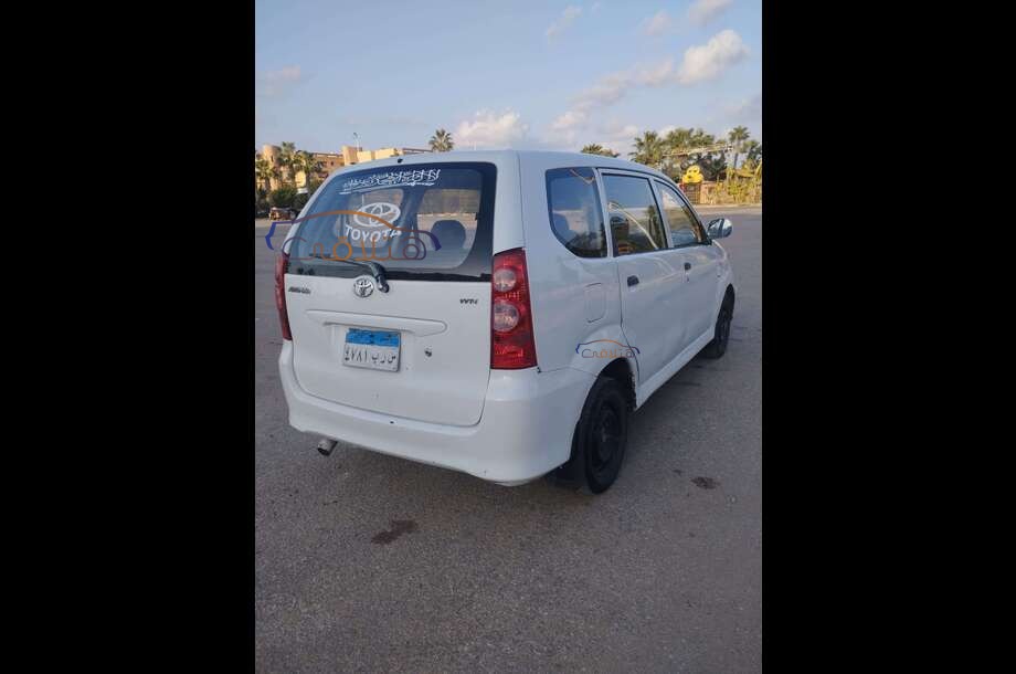 Avanza Toyota White