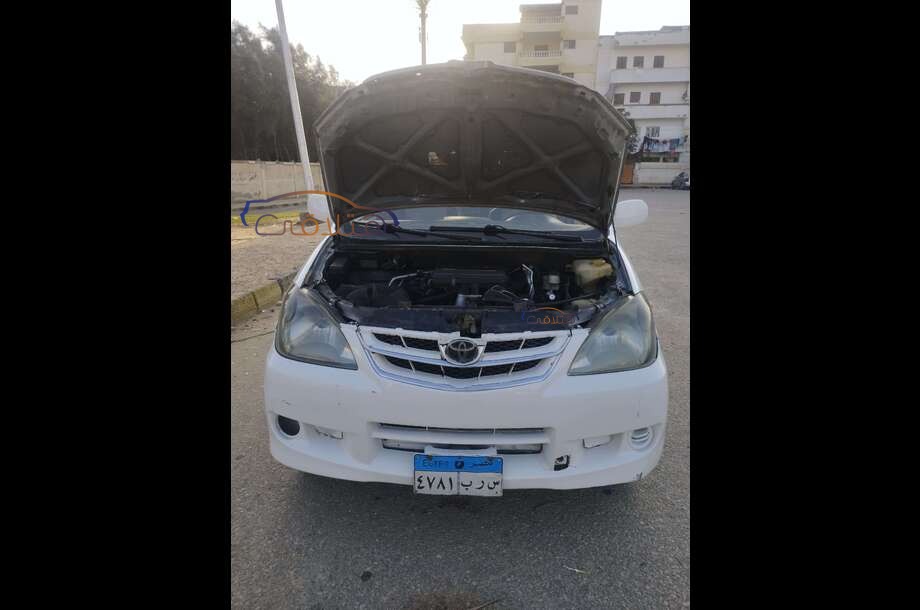 Avanza Toyota White