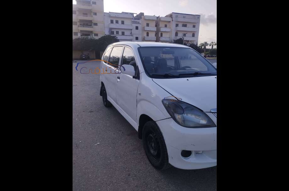 Avanza Toyota White