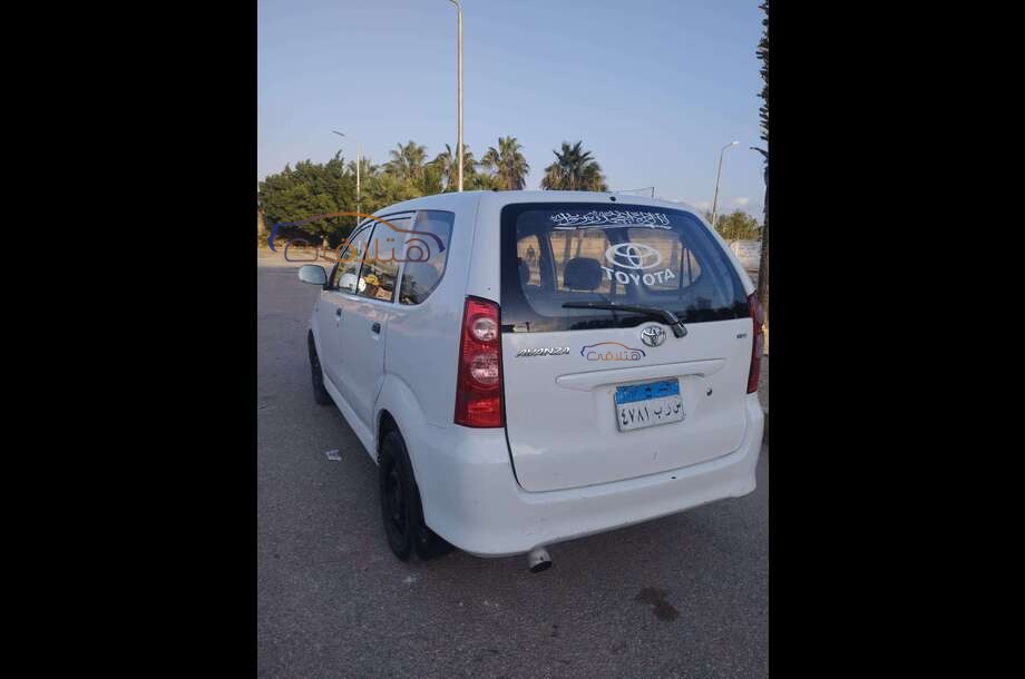 Avanza Toyota White