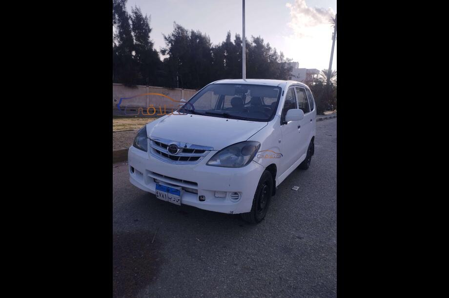 Avanza Toyota White