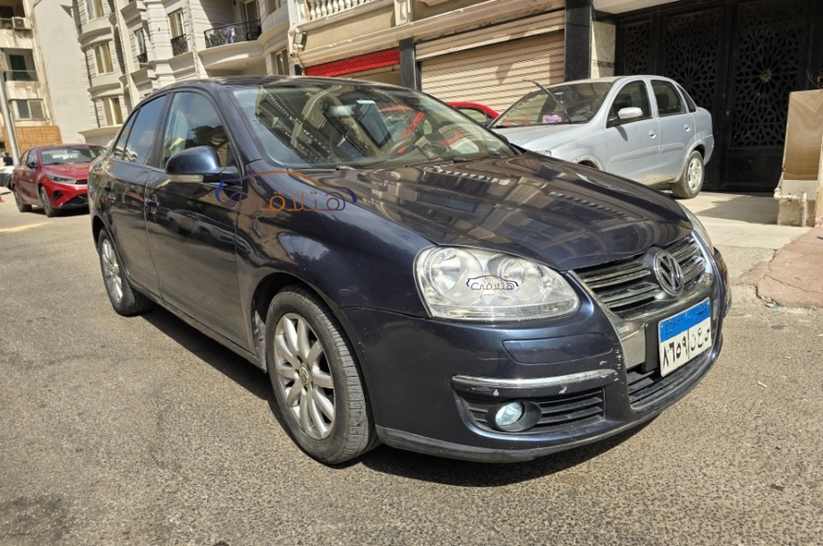 Jetta Volkswagen الأزرق الداكن