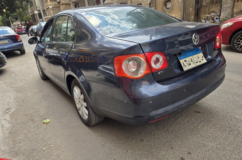 Jetta Volkswagen الأزرق الداكن