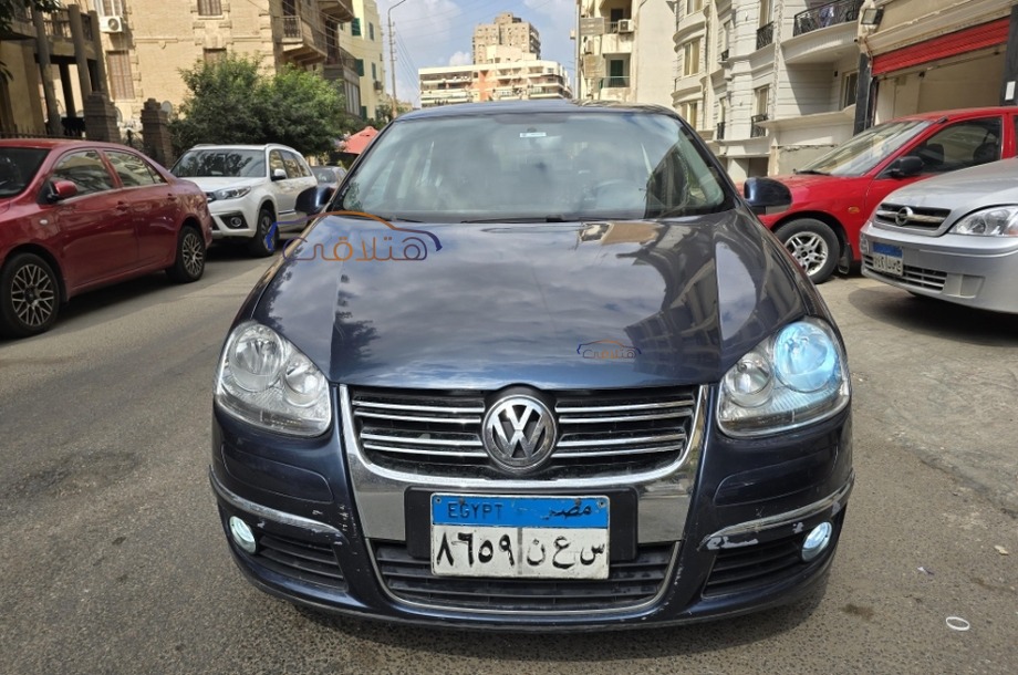 Jetta Volkswagen الأزرق الداكن