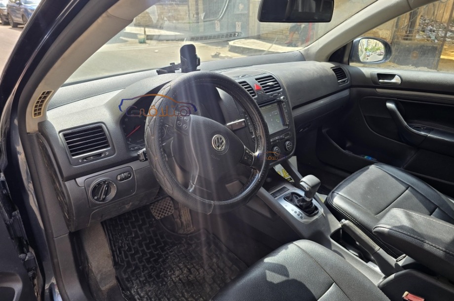 Jetta Volkswagen الأزرق الداكن