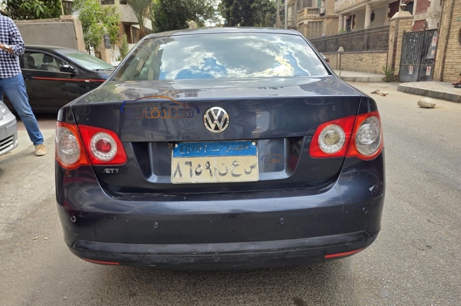 Jetta Volkswagen الأزرق الداكن