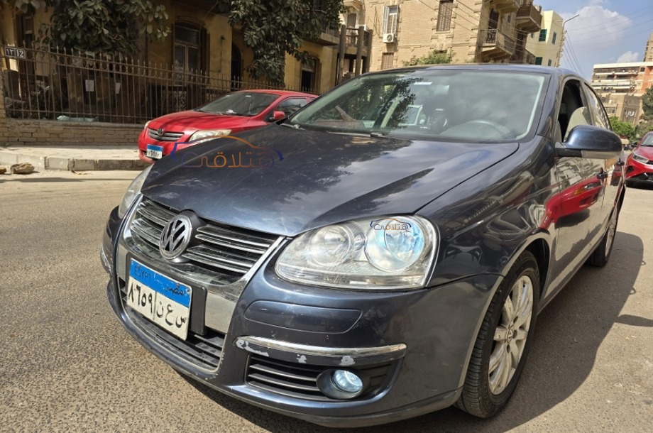 Jetta Volkswagen الأزرق الداكن