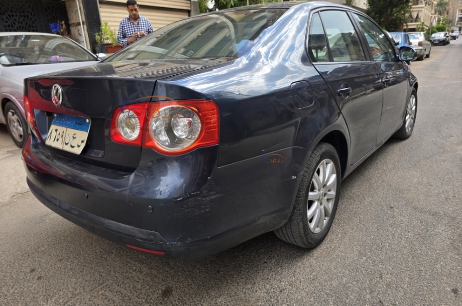 Jetta Volkswagen الأزرق الداكن