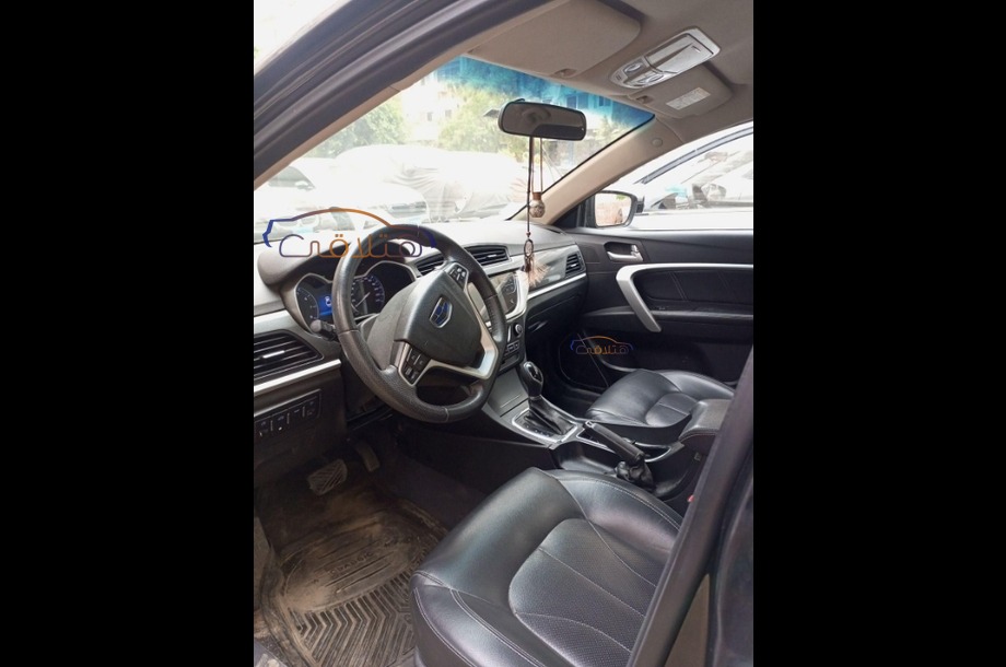 Imperial Geely أسود