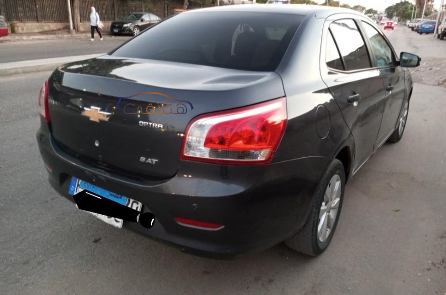 Optra Chevrolet أسود