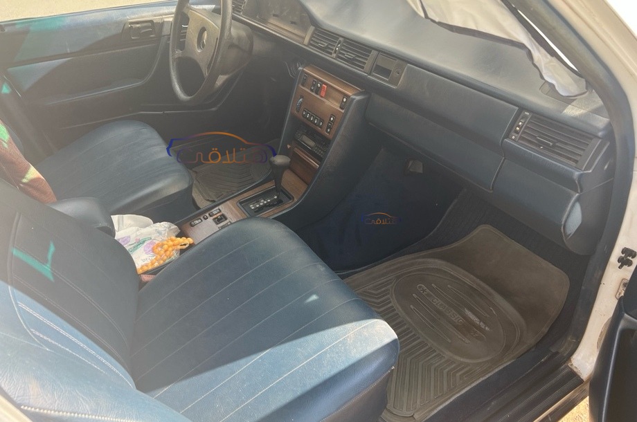 200 Mercedes أبيض