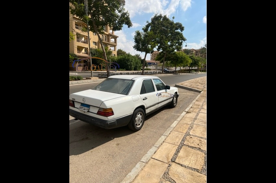 200 Mercedes أبيض