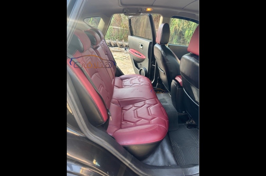 Qashqai Nissan أسود