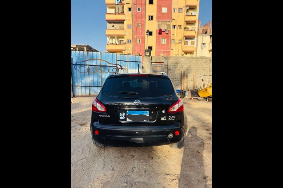 Qashqai Nissan أسود