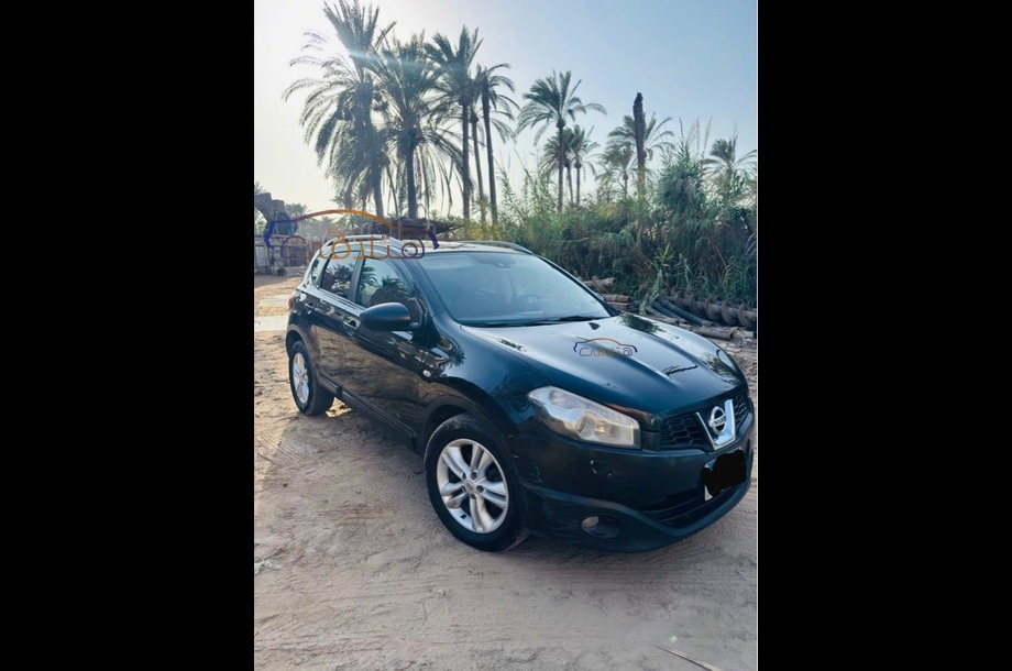 Qashqai Nissan أسود