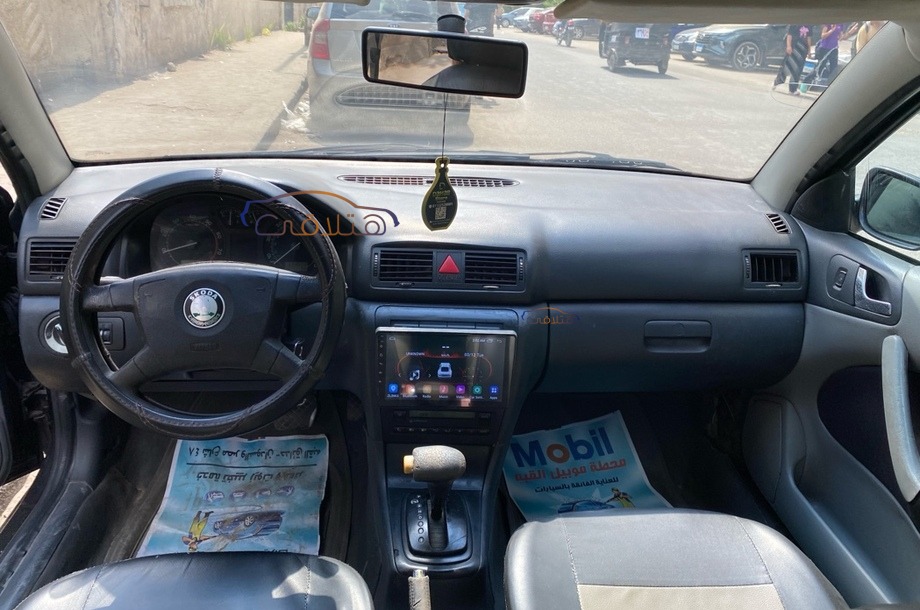 Octavia A4 Skoda أسود