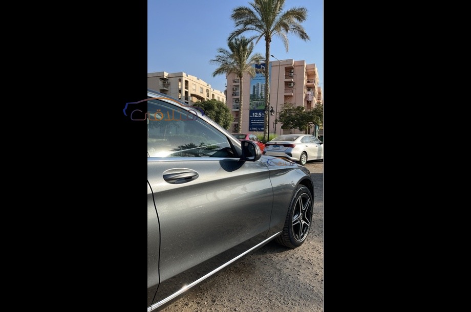 C 180 Mercedes فضي