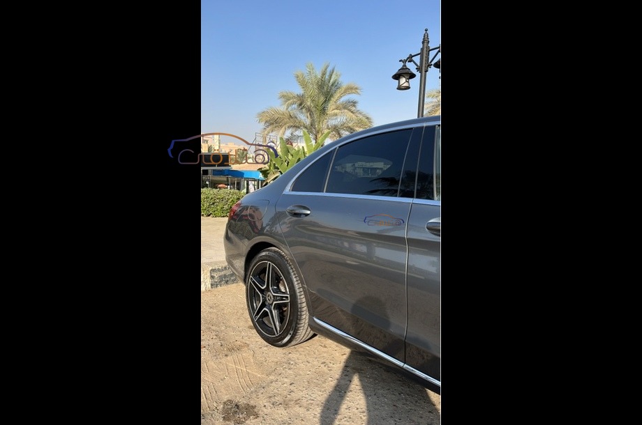 C 180 Mercedes فضي