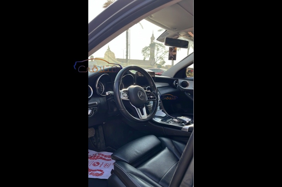 C 180 Mercedes فضي