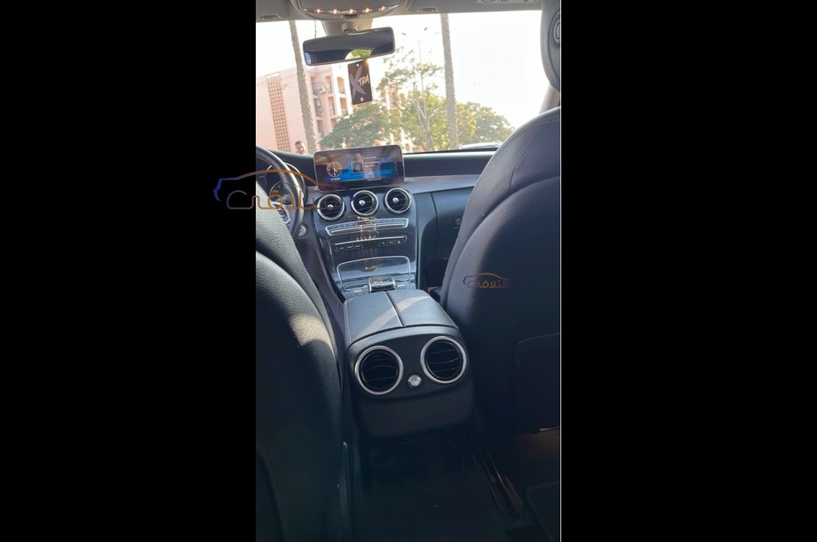 C 180 Mercedes فضي