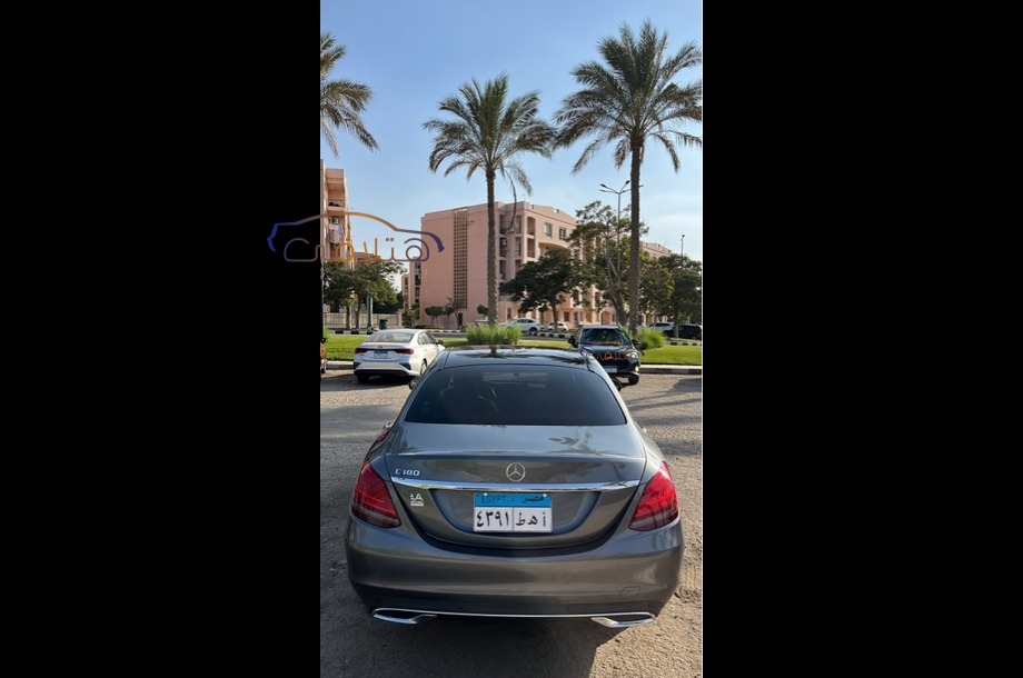 C 180 Mercedes فضي