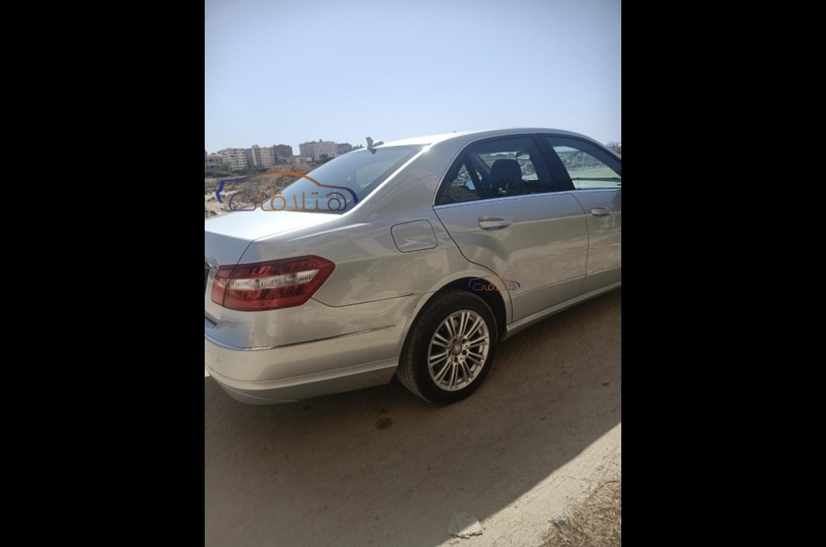 E 200 Mercedes فضي