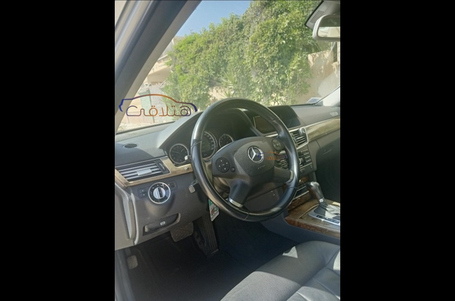 E 200 Mercedes فضي