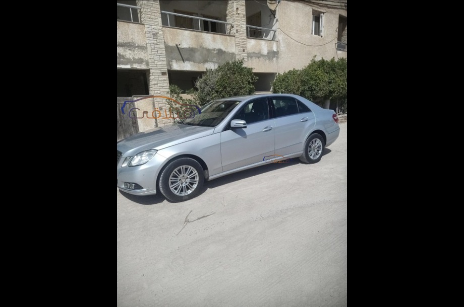 E 200 Mercedes فضي