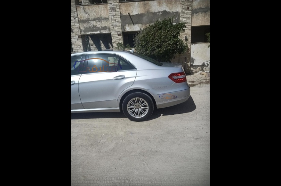 E 200 Mercedes فضي