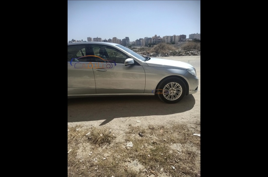 E 200 Mercedes فضي