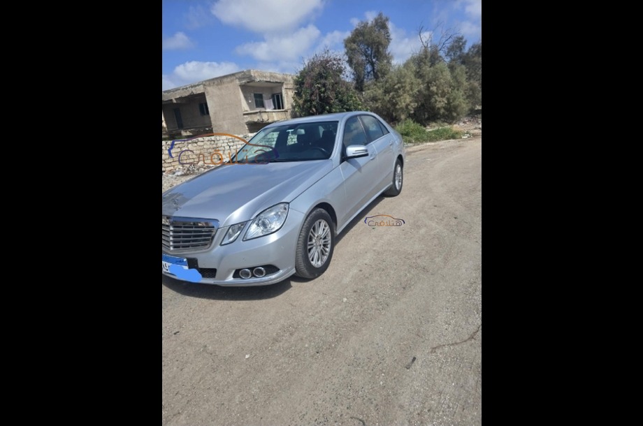 E 200 Mercedes فضي