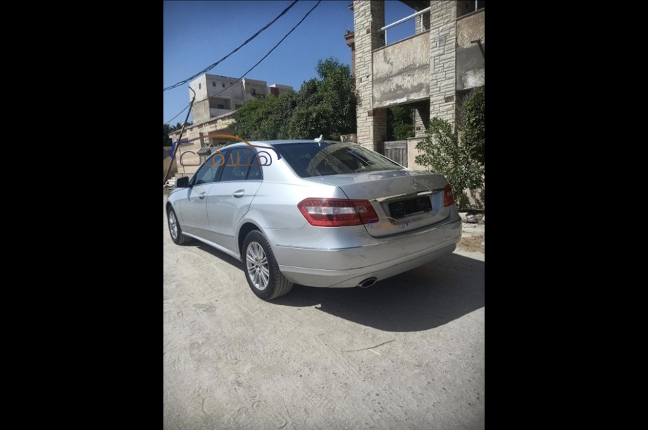 E 200 Mercedes فضي