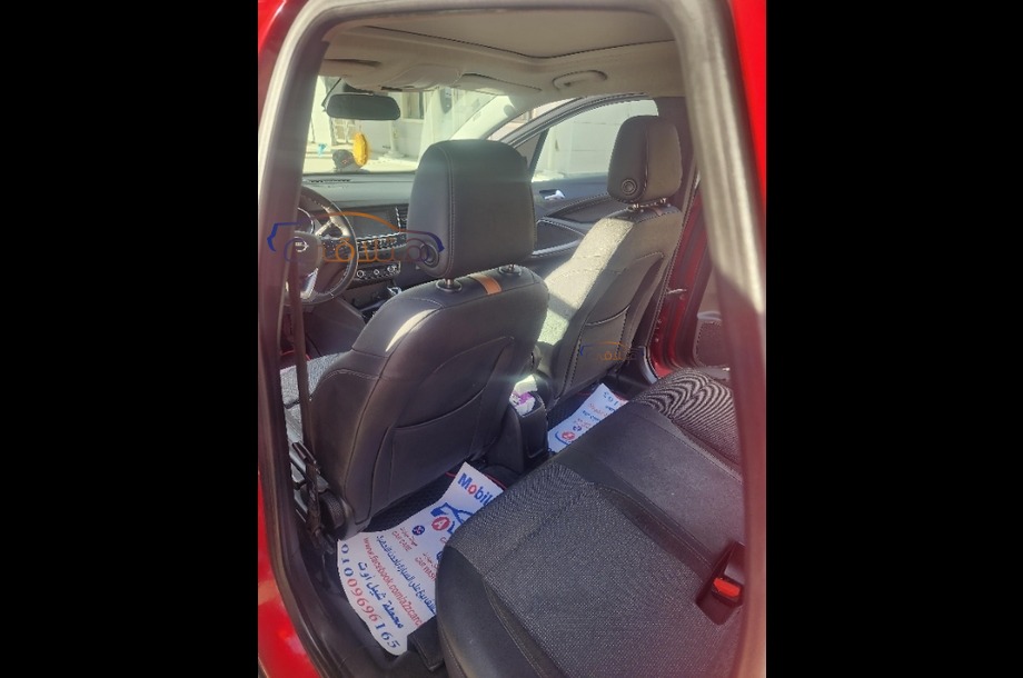 Crossland Opel احمر