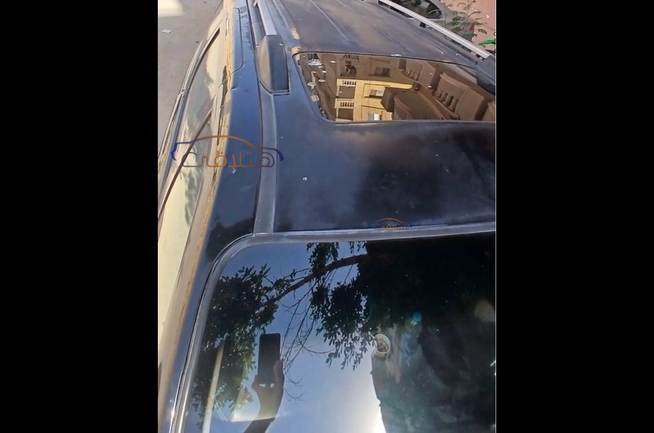 Carnival Kia أسود